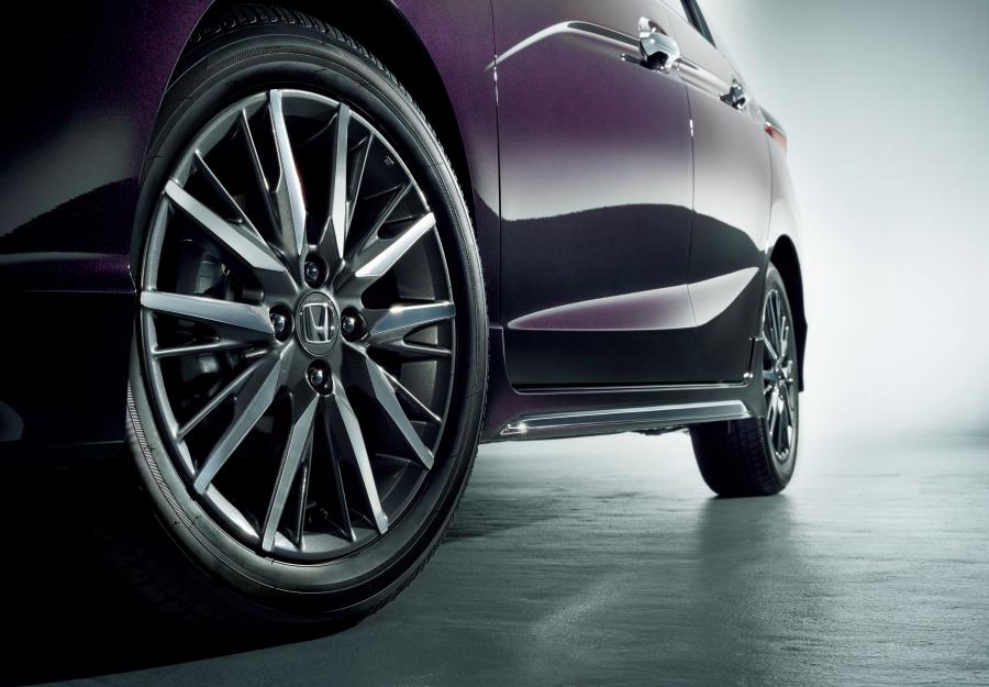 Колеса Honda Shuttle Hydrid 2019 года  (фото 7 из 17)